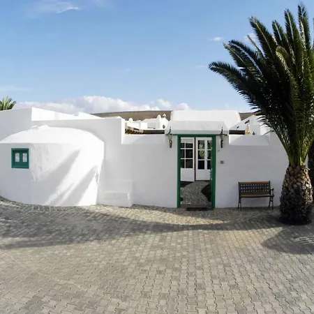 Sleeps 2 Pool Wifi T691459
